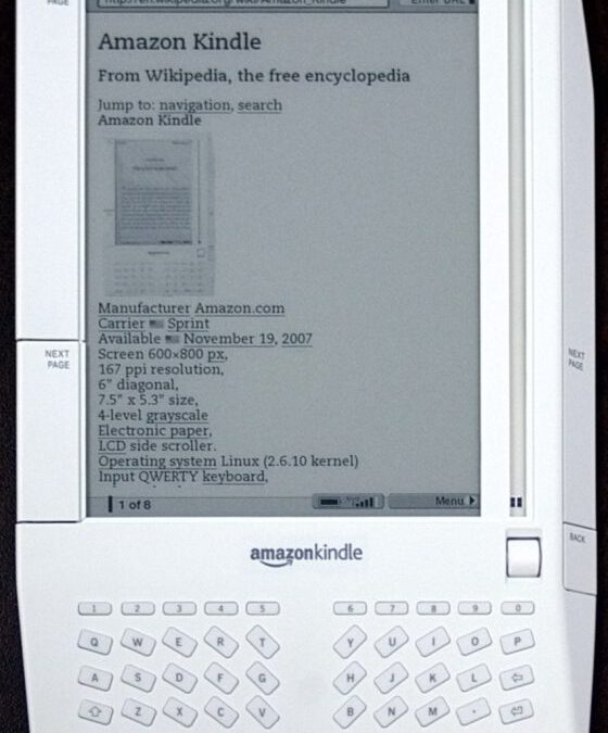 El primer Kindle, es difícil creer que alguien compraría uno